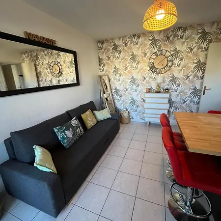 Joli T2/ Tram/ Clim/ Parking/ Wifi/ Piscine