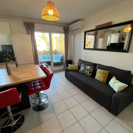 Joli T2/ Tram/ Clim/ Parking/ Wifi/ Piscine Apartmán *