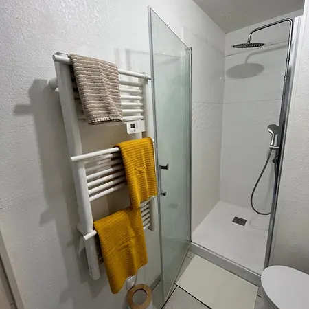 Joli T2/ Tram/ Clim/ Parking/ Wifi/ Piscine *