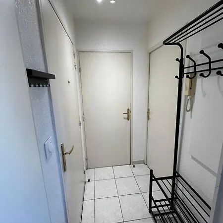 Joli T2/ Tram/ Clim/ Parking/ Wifi/ Piscine
