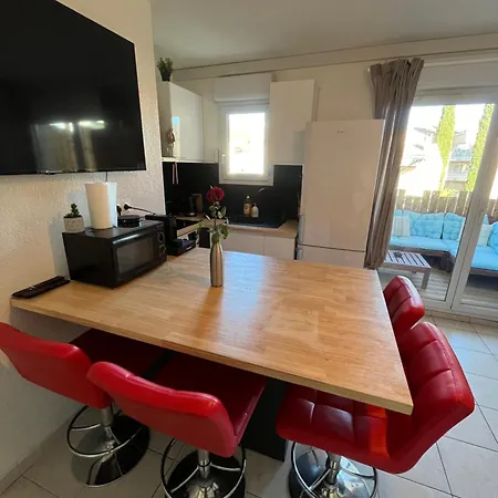 Joli T2/ Tram/ Clim/ Parking/ Wifi/ Piscine Montpellier