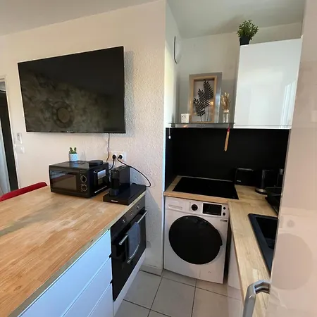 Joli T2/ Tram/ Clim/ Parking/ Wifi/ Piscine Apartment