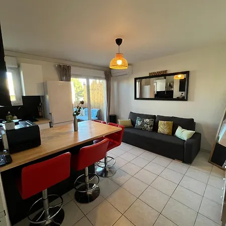 Apartment Joli T2/ Tram/ Clim/ Parking/ Wifi/ Piscine *