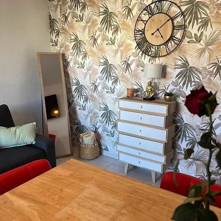 Joli T2/ Tram/ Clim/ Parking/ Wifi/ Piscine Apartment *
