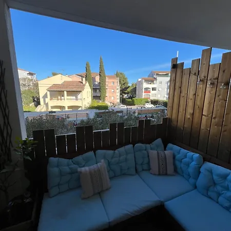 Joli T2/ Tram/ Clim/ Parking/ Wifi/ Piscine Apartment