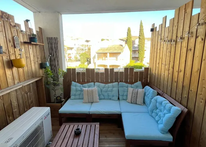 Joli T2/ Tram/ Clim/ Parking/ Wifi/ Piscine *